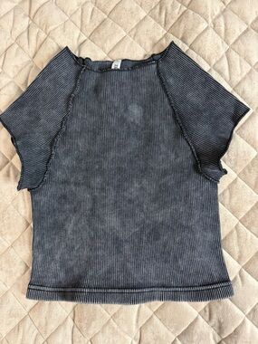 Zenana Outfitters Black Ribbed Short Sleeve Top